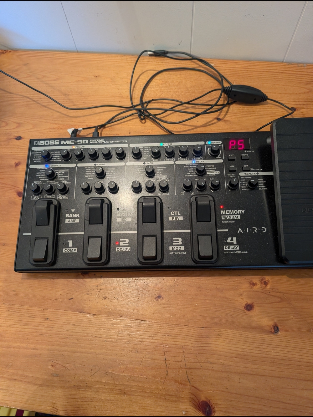 Boss ME-90 Black Multi-Effects Pedalboard with Expression Pedal